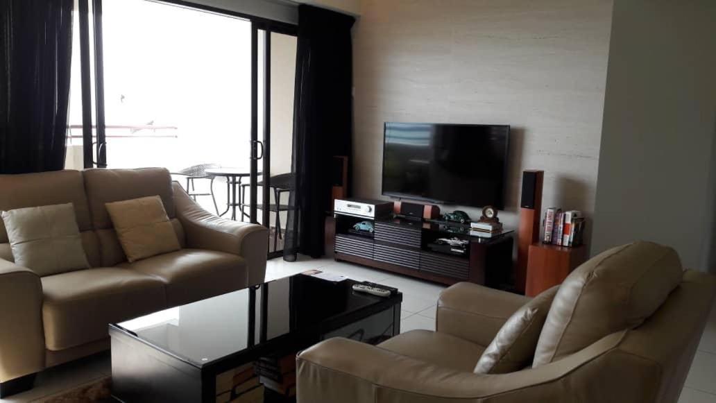 Susie'S Resort Seaview Suites At Sri Sayang Batu Feringgi Ngoại thất bức ảnh