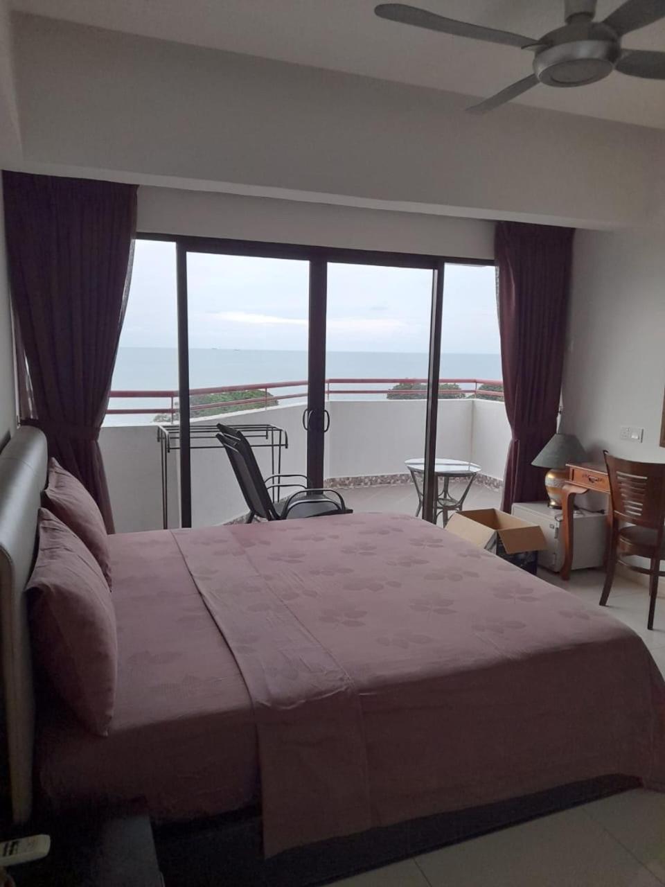 Susie'S Resort Seaview Suites At Sri Sayang Batu Feringgi Ngoại thất bức ảnh