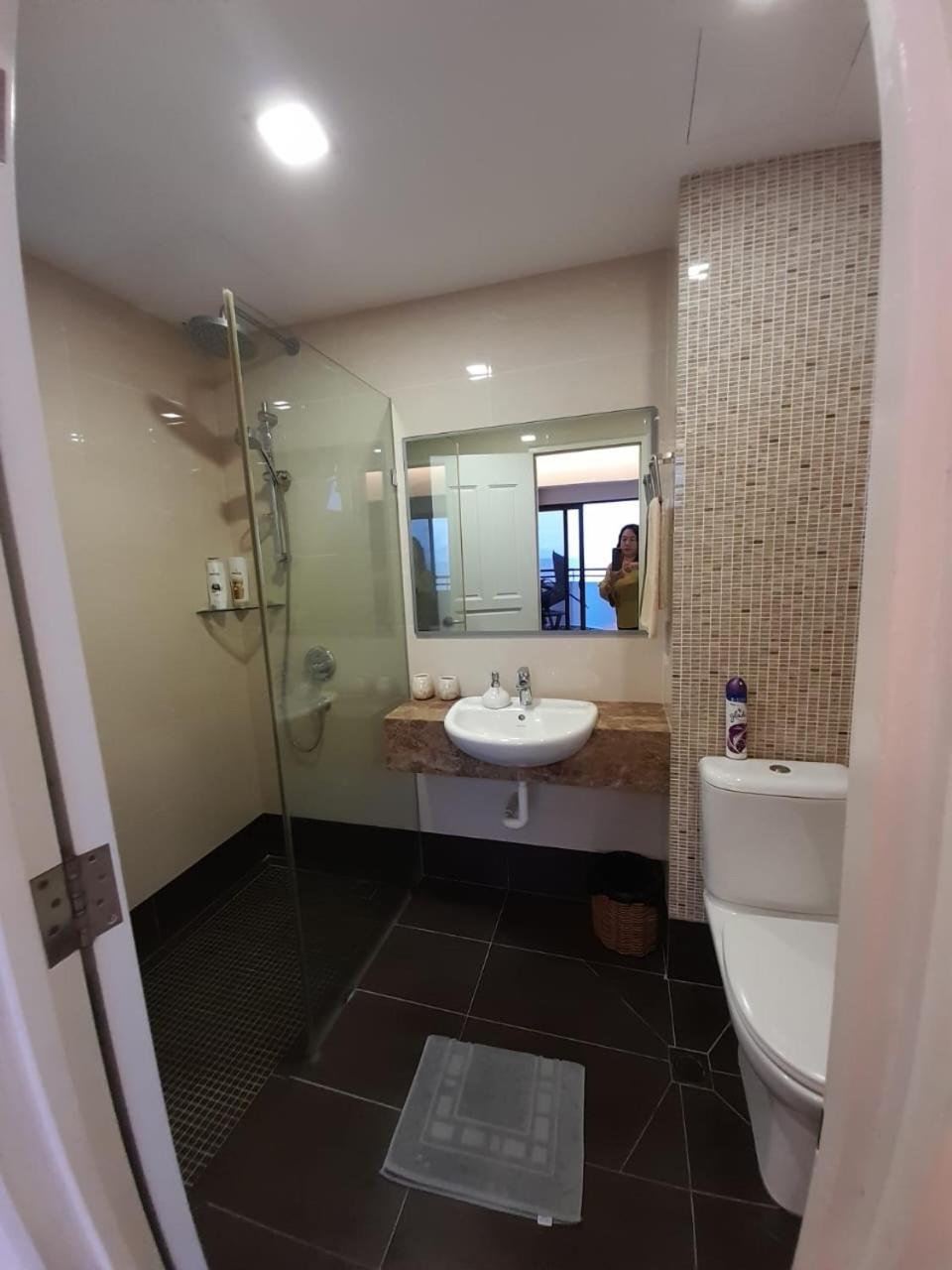 Susie'S Resort Seaview Suites At Sri Sayang Batu Feringgi Ngoại thất bức ảnh