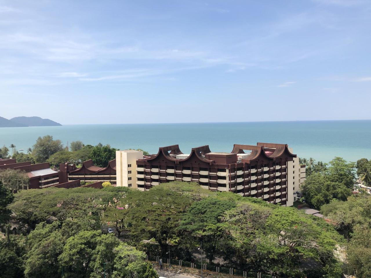 Susie'S Resort Seaview Suites At Sri Sayang Batu Feringgi Ngoại thất bức ảnh